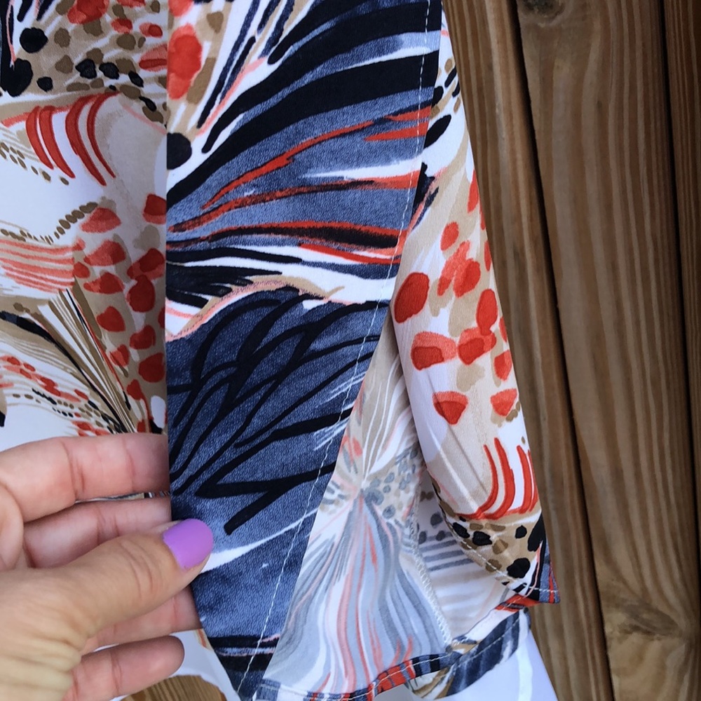 NWOT! - LAURA PETITES Flutter Sleeve Tunic Top - Picture 4 of 7